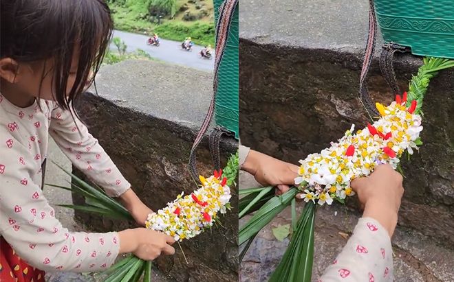 Cưng xỉu bé gái ở Hà Giang kết vòng hoa xuyến chi tặng khách du lịch, nâng tầm hoa cỏ dại