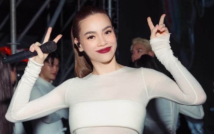 Hồ Ngọc Hà tiết lộ chuyện làm liveshow kỷ niệm 20 năm ca hát?