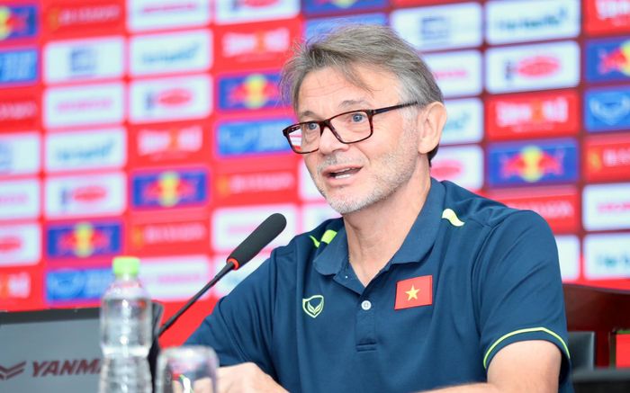 HLV Troussier sẽ chứng minh mọi người đã nghĩ sai