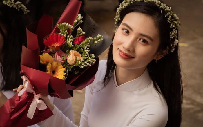 Ý Nhi bất ngờ khoe ảnh thời học sinh, nhan sắc thuở dậy thì thế nào?