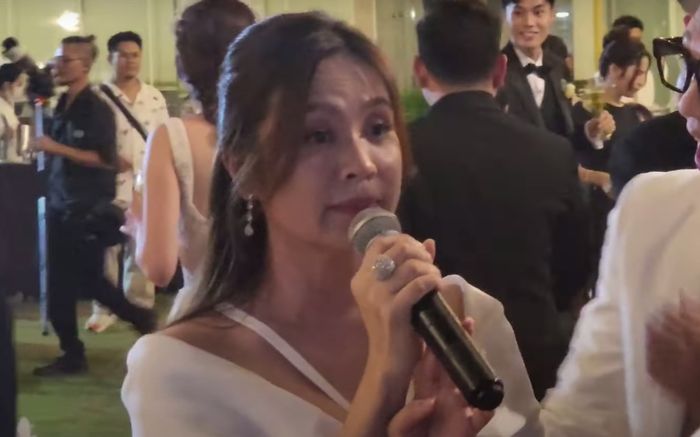 Nghệ sĩ Thanh Thúy 'chất vấn' một sao Vbiz giữa chốn đông người chuyện liên quan đến ông xã