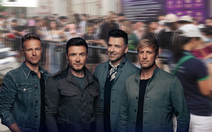 Concert Westlife trước giờ G: Khán giả đông nghẹt, an ninh nghiêm ngặt