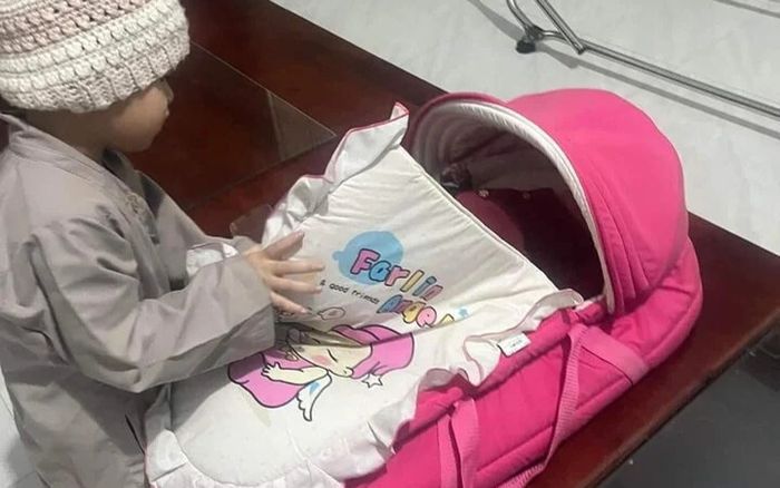 Phú Yên: Bé gái sơ sinh bị bỏ rơi ở chùa, vừa giận vừa thương với lá thư mẹ bé để lại