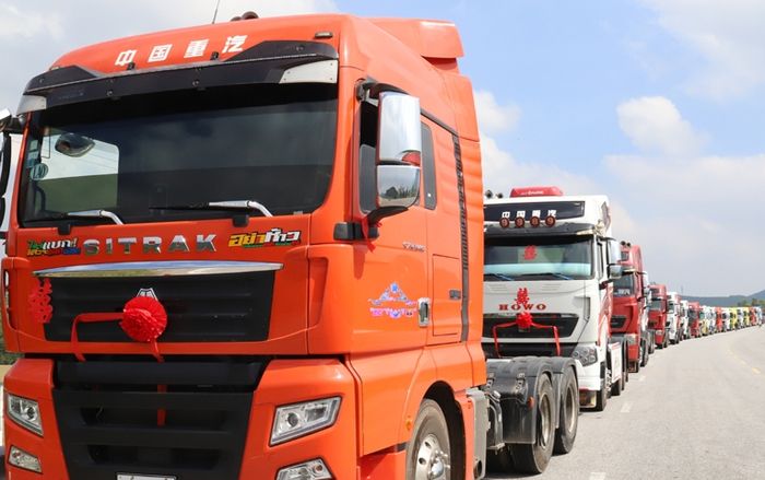 Độc lạ Hà Tĩnh: Chú rể dùng 50 xe container đi rước dâu