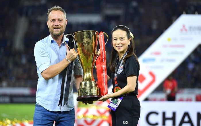 Madam Pang tuyên bố sa thải Polking, công bố tân HLV tuyển Thái Lan