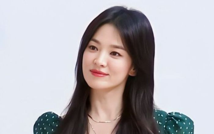 Không phải Lee Min Ho, Song Hye Kyo công khai ôm hôn tình yêu mới ngay trong tiệc sinh nhật