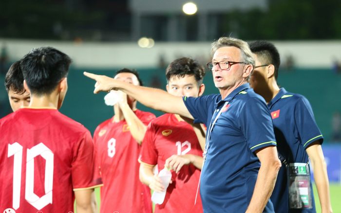 Với lá thăm 'số đỏ', HLV Troussier rộng cửa đưa U23 Việt Nam đến Olympic 2024
