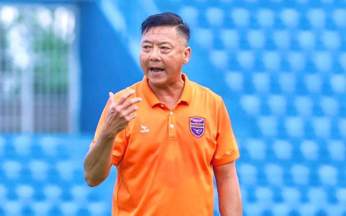 Nghịch lý dùng người của HLV Lê Huỳnh Đức và HLV Troussier