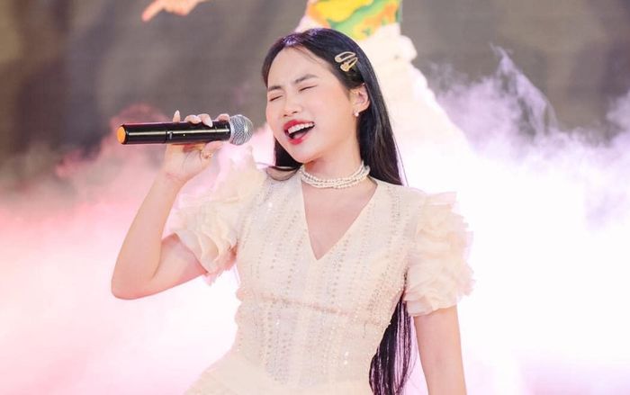 Phương Mỹ Chi bắn nốt cao xuất thần khi hát 'Bóng phù hoa' trên sân khấu, khán giả không thể ngồi yên