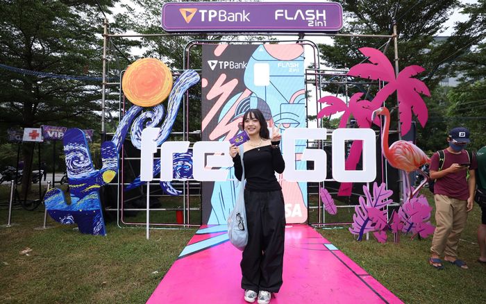 Giới trẻ nô nức xếp hàng săn vé 'đu idol' Sơn Tùng M-TP, Phương Ly, HIEUTHUHAI