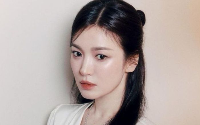 Song Hye Kyo công khai tình yêu nhưng vẫn giữ một thói quen xưa, lần này thì được netizen khen hết lời