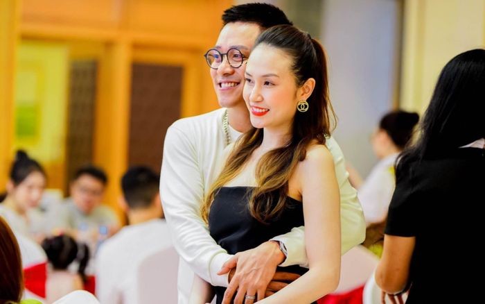 Vợ chồng Tuấn Hưng thông báo 'tin vui', dân tình nô nức gửi lời chúc mừng