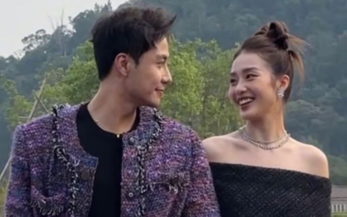 Thanh Sơn - Khả Ngân có hành động chú ý giữa chốn đông người, 'tình trong như đã mặt ngoài còn e'