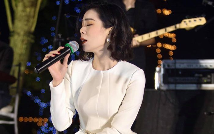 Lệ Quyên hát ca khúc nhạc Hoa lời Việt nổi tiếng, dân mạng khen hay chê?