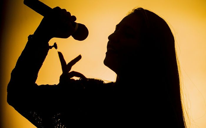 Xôn xao một nữ ca sĩ nghe lời bạn trai rời khỏi showbiz, nếu không sẽ bị chia tay?