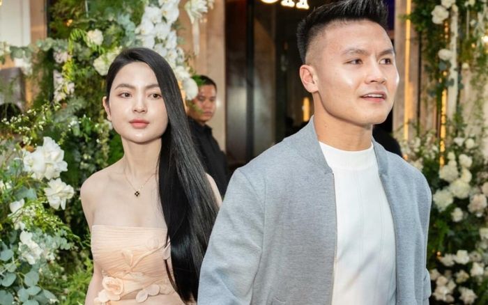 Quang Hải tay trong tay cùng bạn gái đến chúc mừng đám cưới Đoàn Văn Hậu