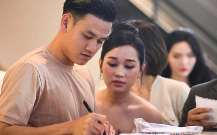 Hé lộ số tiền Hồ Tấn Tài mừng cưới Đoàn Văn Hậu