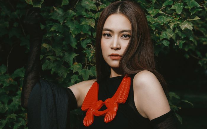 Tái xuất hậu ồn ào trịch thượng, Hoàng Thùy Linh có được khán giả đón nhận?