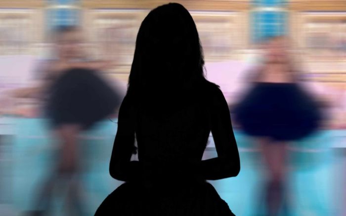 Phẫn nộ nữ ca sĩ uốn éo trong nhà thờ, cộng đồng mạng chỉ trích: 'Không thể chấp nhận'