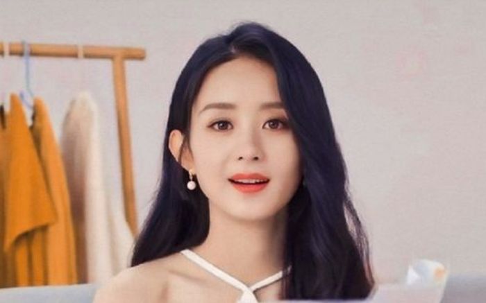 Triệu Lệ Dĩnh bất ngờ xuất hiện với vẻ ngoài khác lạ, cố tình cưa sừng làm nghé nhưng bất thành