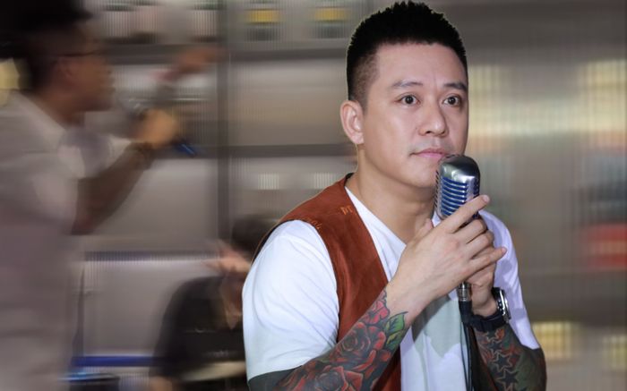 Xuất hiện clip Tuấn Hưng bất ngờ quát vào mặt một nữ ca sĩ khi song ca: Thực hư ra sao?