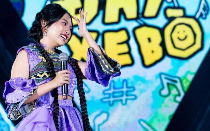 Khán giả đi xem show nhận xét về giọng hát live của Phương Mỹ Chi, có ấn tượng như trong showcase?