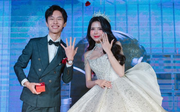 Cặp đôi nổi tiếng của làng game về chung nhà, cô dâu tiết lộ lý do cưới sớm hơn dự định