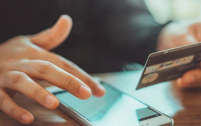 Kết bạn với người lạ qua Facebook, người phụ nữ mất gần 900 triệu đồng