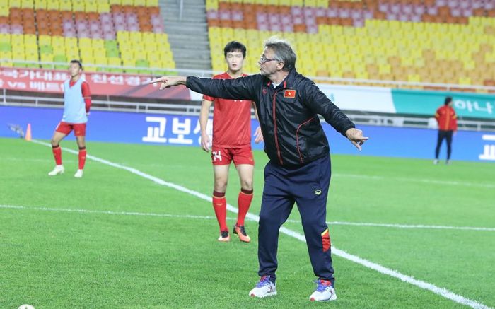 HLV Troussier tạo ra nghịch lý khó hiểu ở tuyển Việt Nam