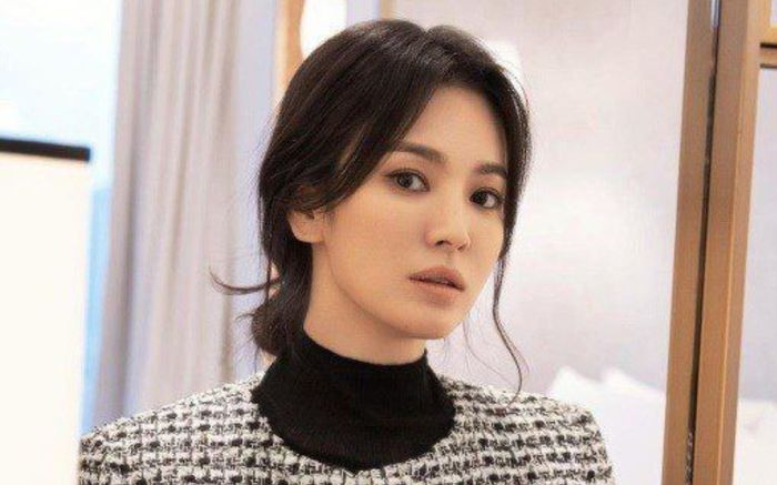 Song Hye Kyo được tình yêu mới cưng chiều, mỹ nhân thì cũng có lúc si tình thế này
