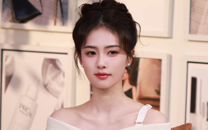 Bạch Lộc có 2 phim lên sóng cùng lúc, ai là người được lợi nhất?