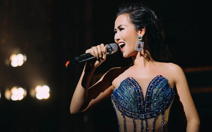 Thuộc hàng vocalist Việt Nam, Võ Hạ Trâm phải 'thở oxy' khi hát một ca khúc
