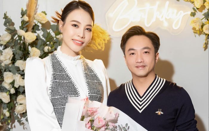 Tiệc sinh nhật Đàm Thu Trang: Hội bạn thân mỹ nhân tụ họp, quý tử Subeo tự tay làm 1 việc cho mẹ kế
