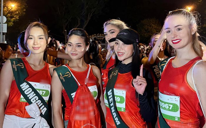 Thí sinh Miss Earth 2023 bị rạch túi trộm điện thoại trong lúc chạy marathon