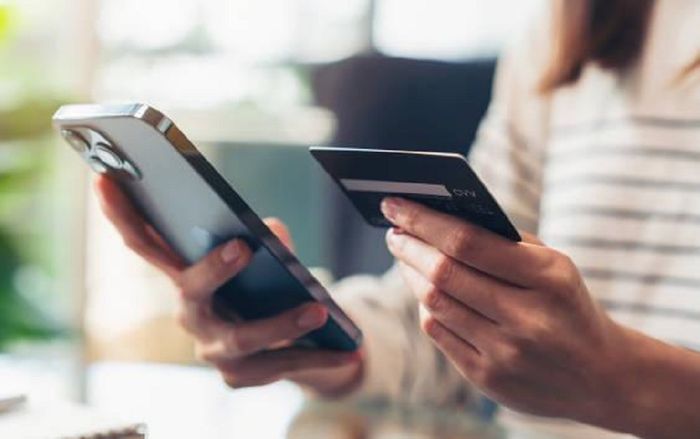 Định vay tiền qua mạng xã hội để tiêu xài, cô gái trẻ lại bị lừa 8 triệu đồng