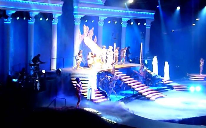 Nữ ca sĩ được mời hát đám cưới 30 phút, gia đình cô dâu chú rể trả gần 6 tỷ đồng