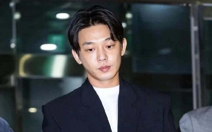 Yoo Ah In xuất hiện tại phiên tòa đầu tiên với cáo buộc sử dụng ma túy