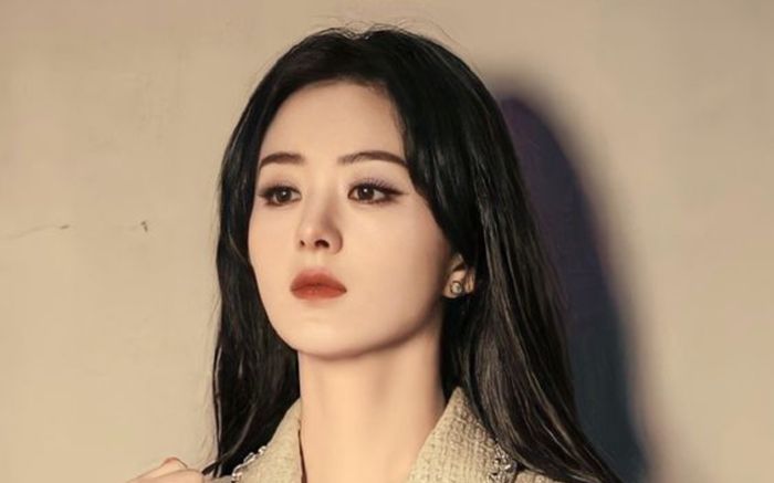 Triệu Lệ Dĩnh chính thức mất vị thế đỉnh lưu, đã thế còn bị đối xử tệ như thế này