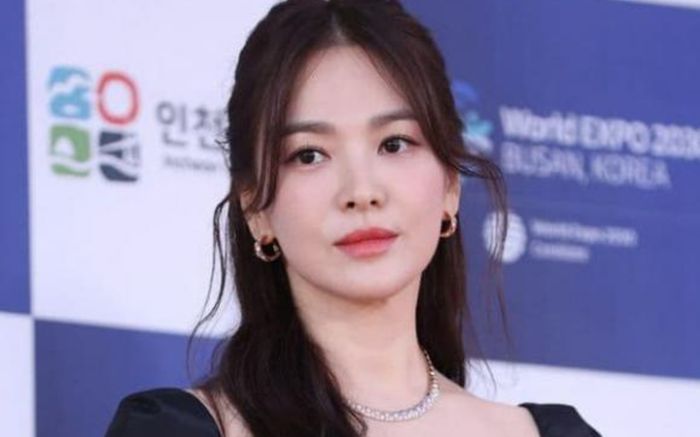 Khoảnh khắc Song Hye Kyo rưng rưng khóc ngay trong ngày trọng đại bất ngờ hot trở lại