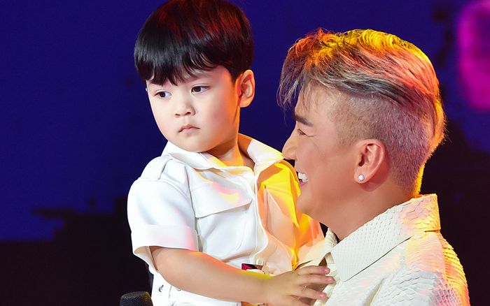 Đàm Vĩnh Hưng rưng rưng trước câu nói của quý tử, phải kìm lòng vì điều này