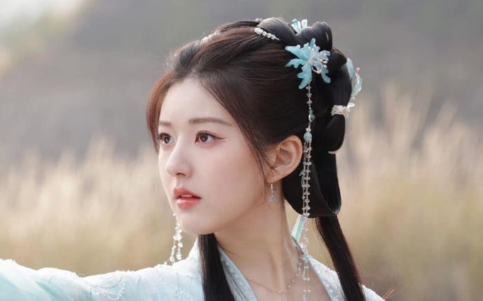 Triệu Lộ Tư gây tranh cãi vì phát ngôn về phim mới, netizen tặc lưỡi 'đã diễn dở còn hay bao biện'