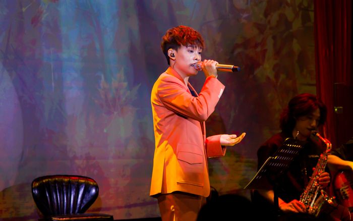 Hồ Văn Cường lần đầu hát live ca khúc mới, dân mạng phản ứng mạnh