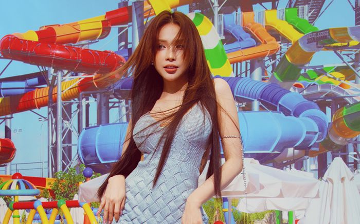 Khả Như 'xả kho' loạt ảnh hở bạo, khẳng định một điều về tình yêu