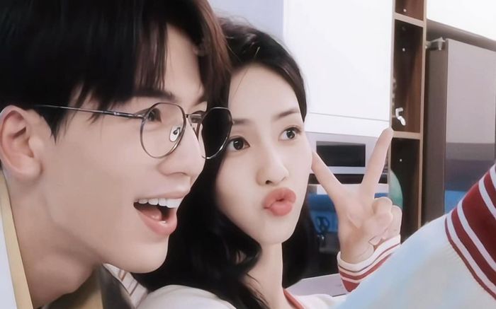 Khoảnh khắc Bạch Lộc tình tứ bên Trương Lăng Hách gây sốt, nhìn vào là đã thấy yêu nhau