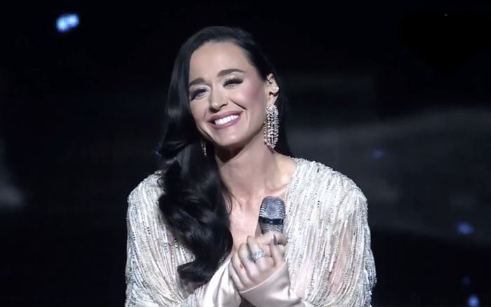 Katy Perry chào khán giả bằng tiếng Việt, thể hiện giọng hát đẳng cấp quốc tế
