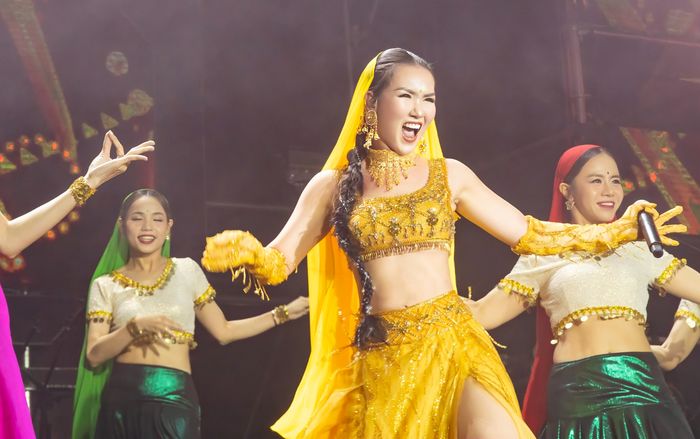 Màn trình diễn bằng 'cả tính mạng' của Võ Hạ Trâm: Hát nhảy tưng bừng, còn nâng tone tận... 2 lần