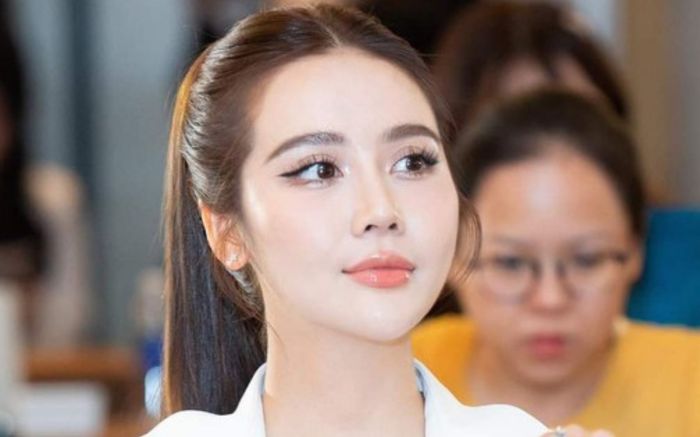 Huyền Lizzie được một nhân vật quan trọng giải vây sau khi bị ném đá dữ dội trong Chúng Ta Của 8 Năm Sau