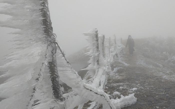 Không khí lạnh tăng cường, miền Bắc chìm trong buốt giá: Mẫu Sơn âm 0,4 độ C