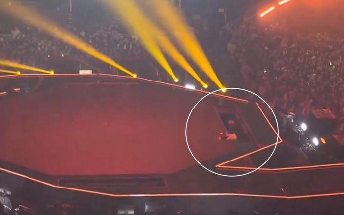 Nam ca sĩ ngã đập mặt, rớt xuống hố trên sân khấu: Khán giả bức xúc chỉ trích BTC chương trình