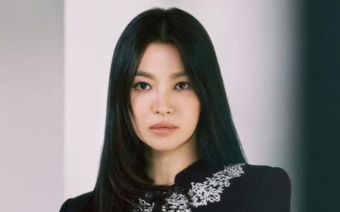 Vừa thông báo tin vui với người mới, Song Hye Kyo liền bị tình tin đồn Song Joong Ki đánh bại